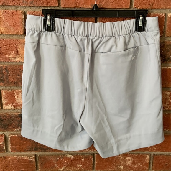 Nike Dri fit Gray Pleated Golf Athletic Midi Shorts - Picture 5 of 9